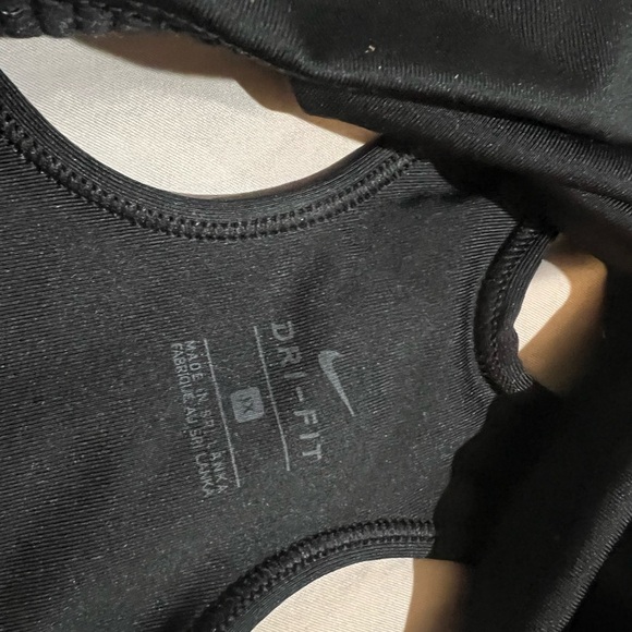 Nike Swoosh black medium support plus sports bra plus size- size 1x - Picture 3 of 4